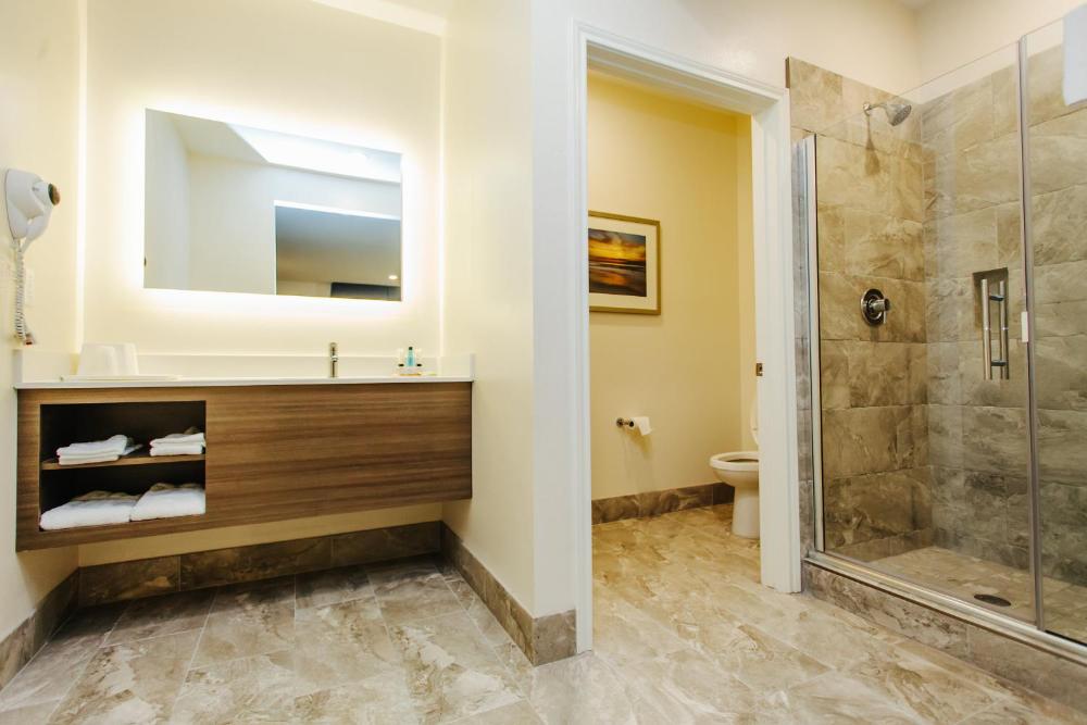 Superior King Room interior